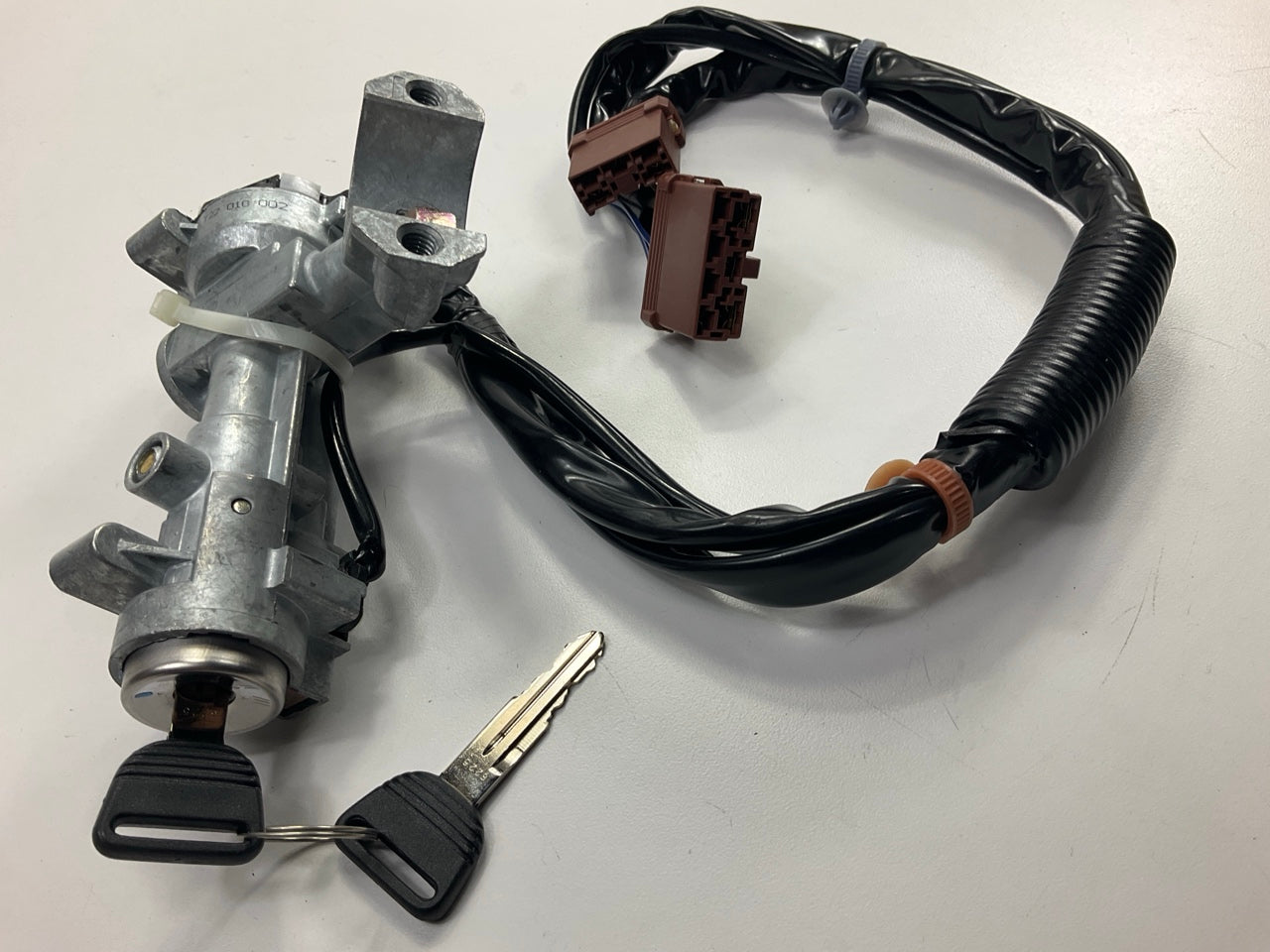 Carquest CSE1747 Ignition Lock Cylinder And Switch (Manual Transmission ONLY)