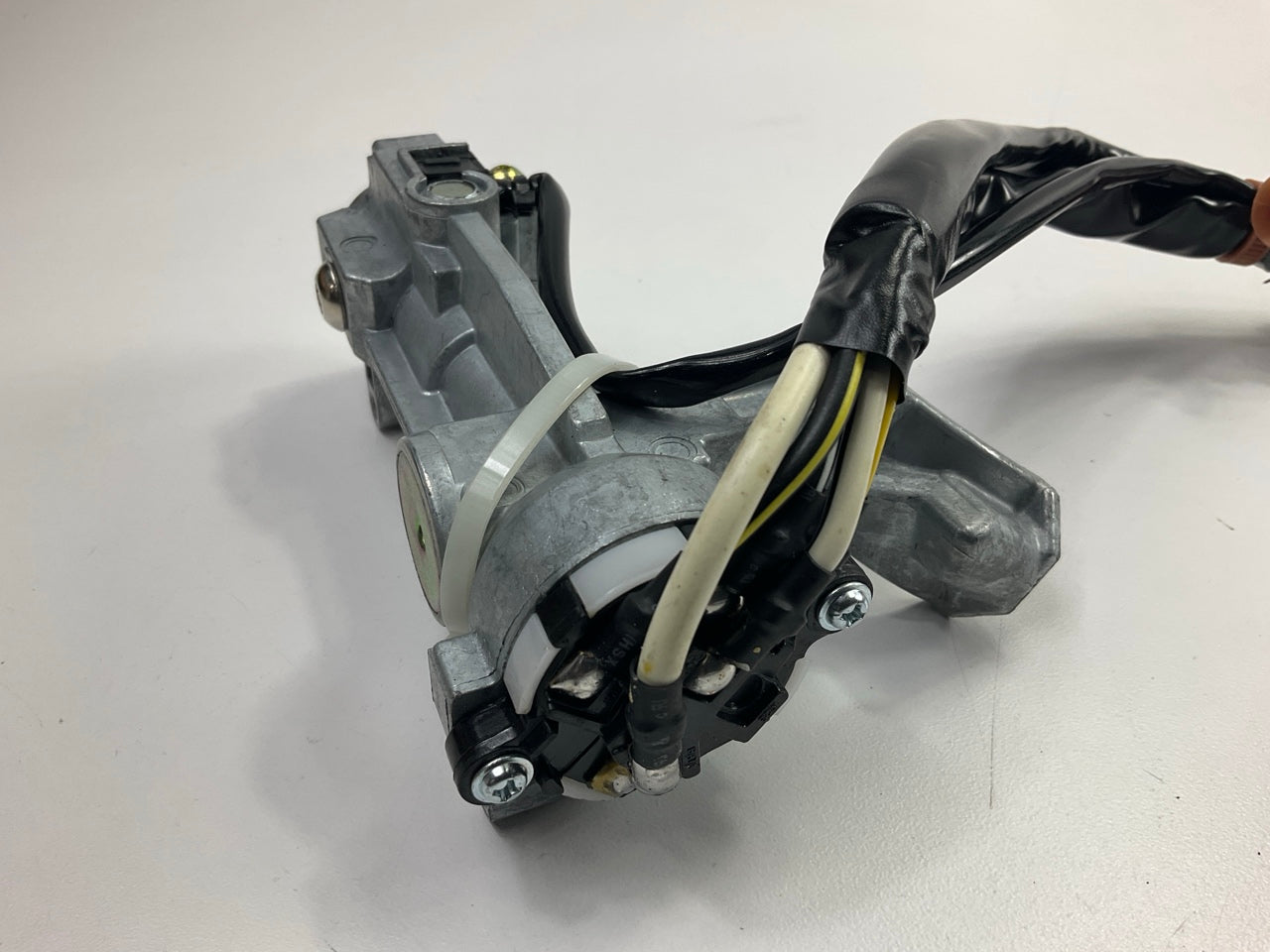 Carquest CSE1747 Ignition Lock Cylinder And Switch (Manual Transmission ONLY)