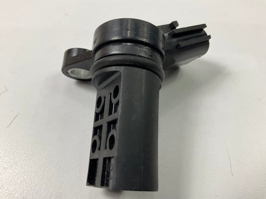 Carquest CSS1592 Engine Camshaft Position Sensor For 2000-2007 Nissan 3.5L-4.5L
