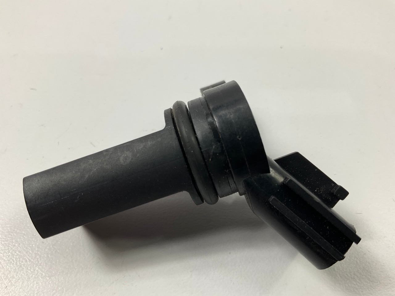 Carquest CSS1592 Engine Camshaft Position Sensor For 2000-2007 Nissan 3.5L-4.5L