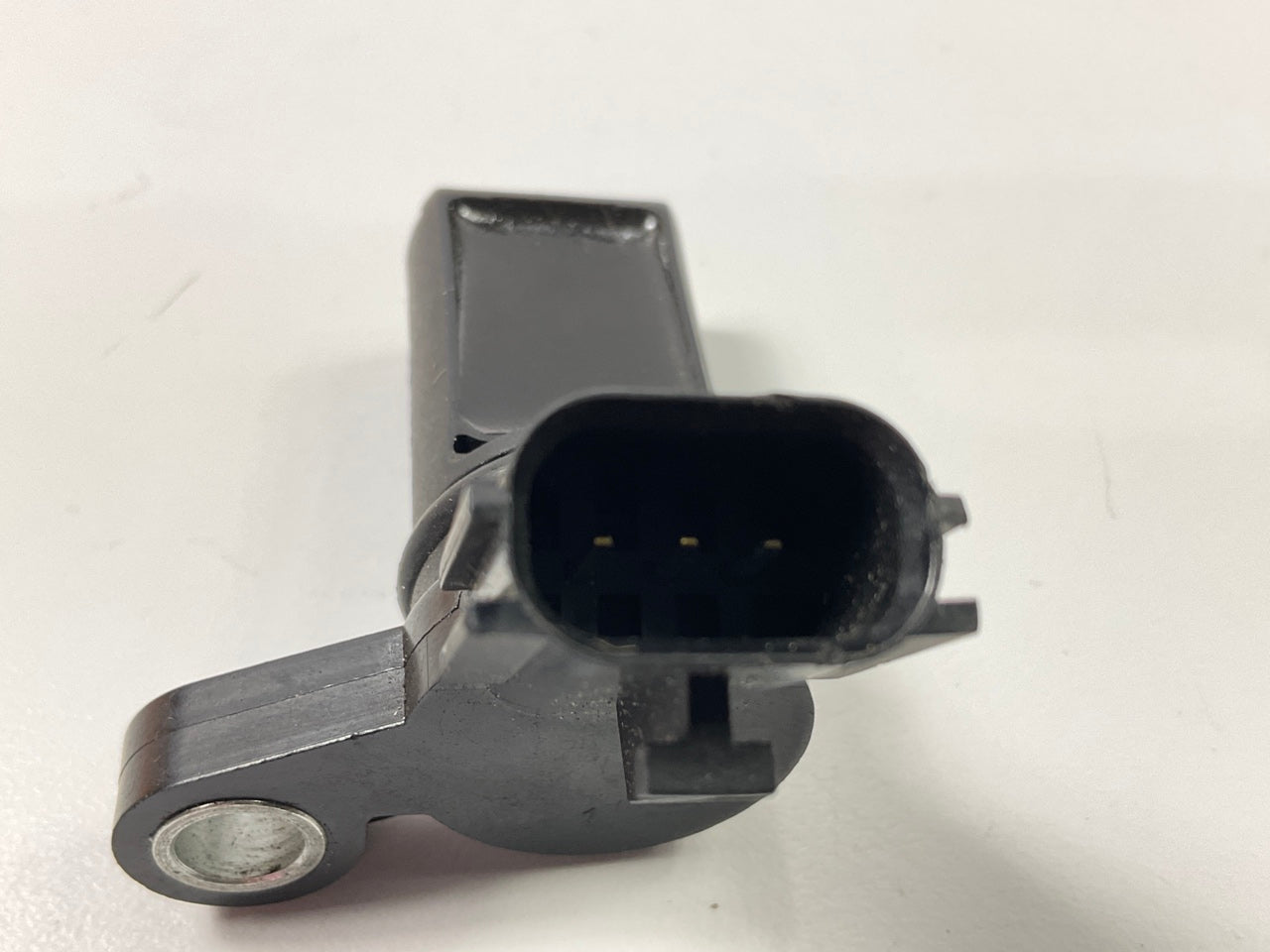 Carquest CSS1592 Engine Camshaft Position Sensor For 2000-2007 Nissan 3.5L-4.5L