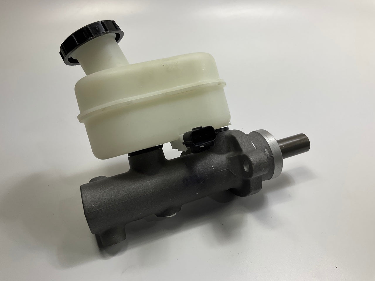 Carquest E151841 Brake Master Cylinder For 2002-2003 Ford E-150 Econoline RWD