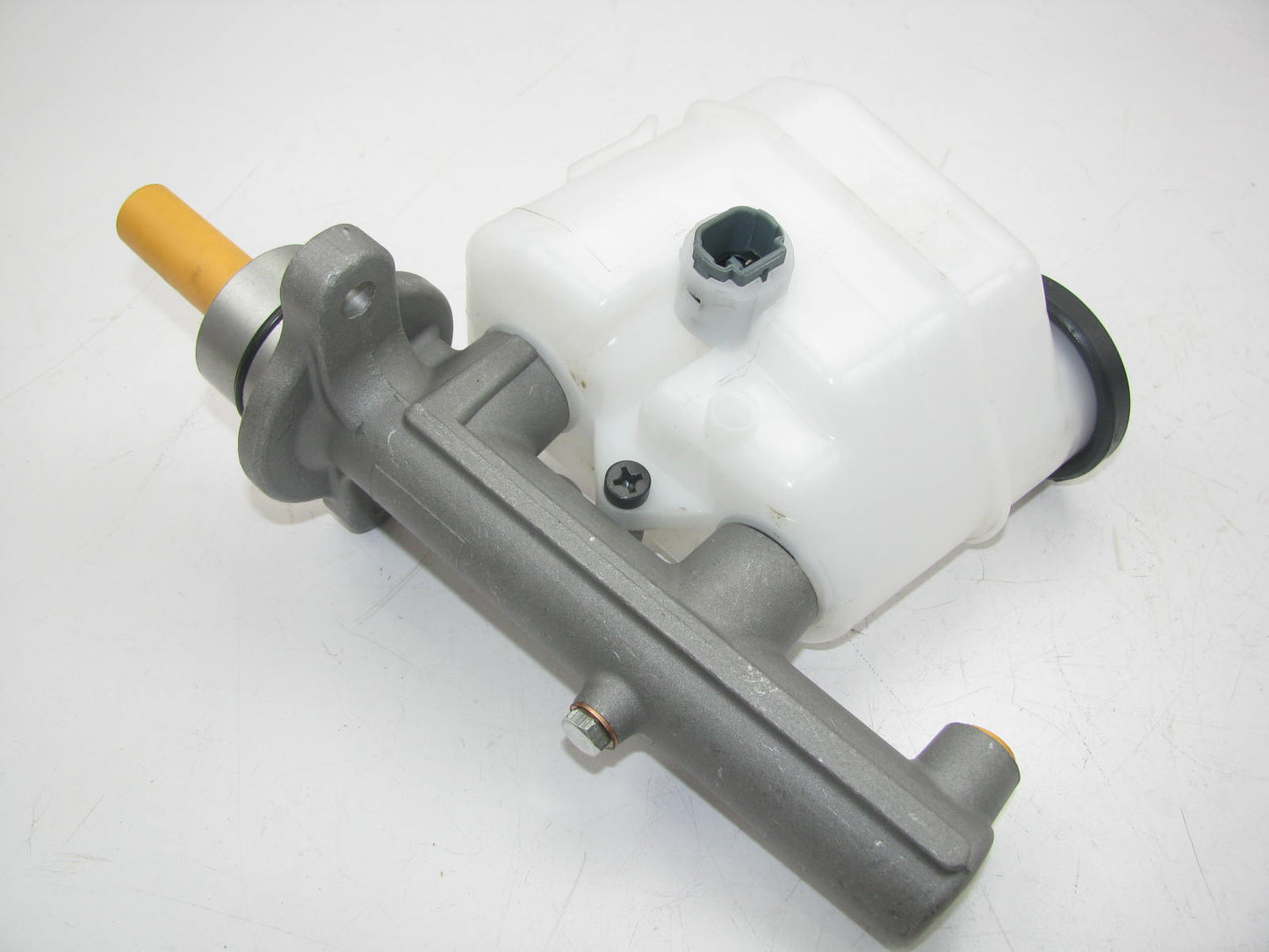 Carquest E151886 Brake Master Cylinder - 2002 Toyota Avalon (No Skid Control)