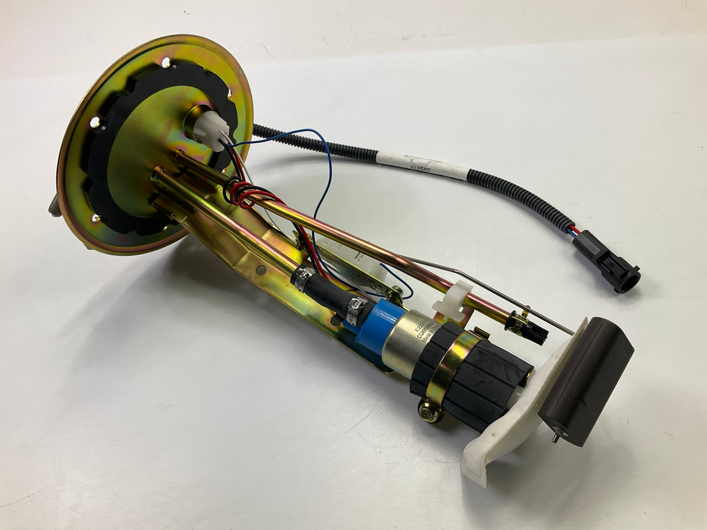 Carquest E2221S Fuel Pump And Sender Assembly For 1997-1998 Ford F-150, F-250