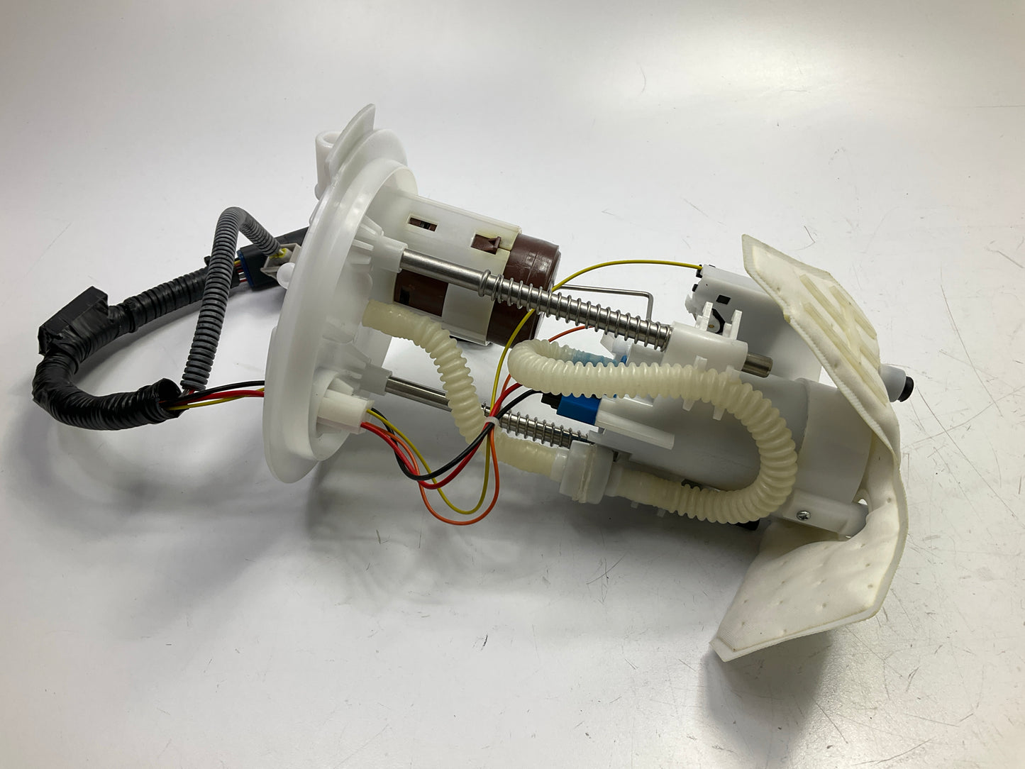 Carquest E2439M Fuel Pump Module For 2004-05 Ford Explorer, 2004-05 Mountaineer