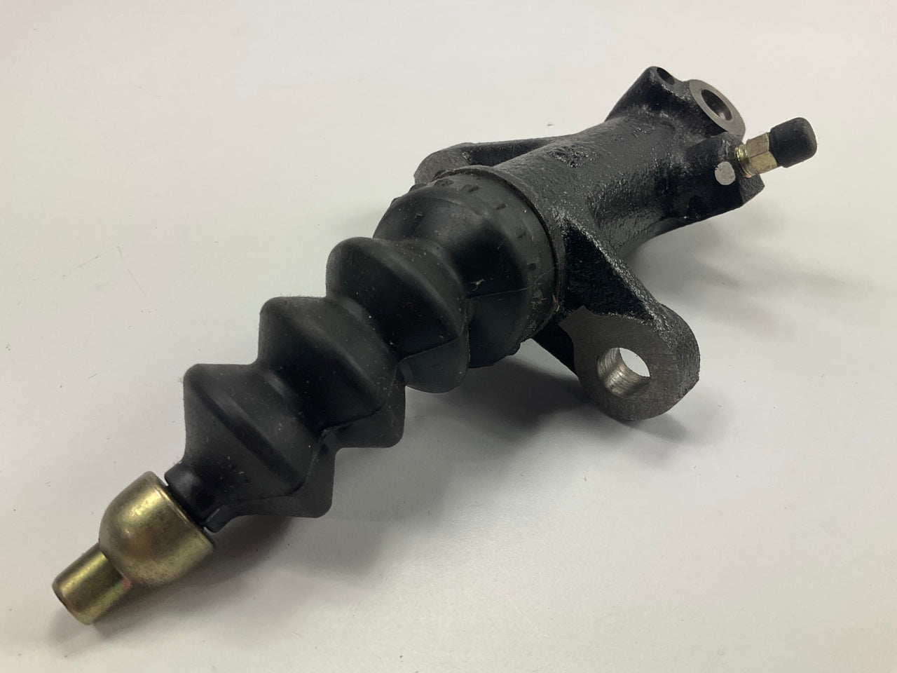 Carquest EW155179 Clutch Slave Cylinder 1991-94 Isuzu Pickup, 1991-92 Rodeo 3.1L