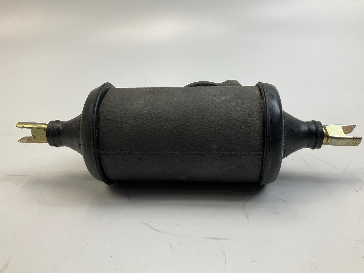 Carquest EW19109 Rear Left / Right Drum Brake Wheel Cylinder W/O Bleeder Screw