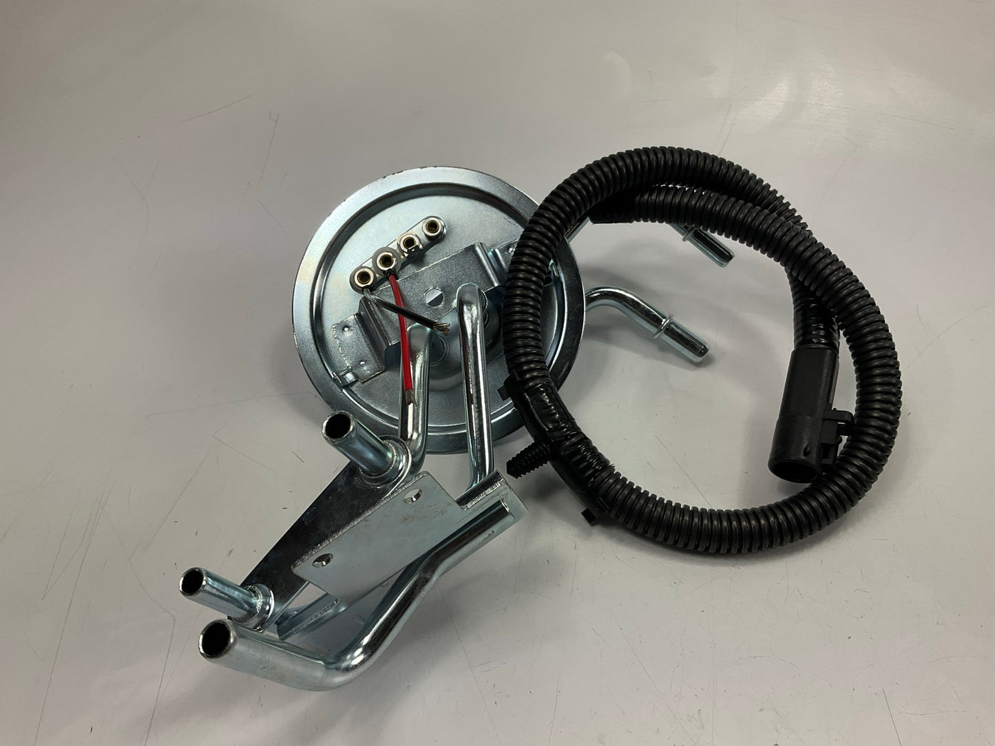 Carquest FG144ACQ Fuel Pump Hanger (17 Gallon Fuel Tank, Driver Side Mount)