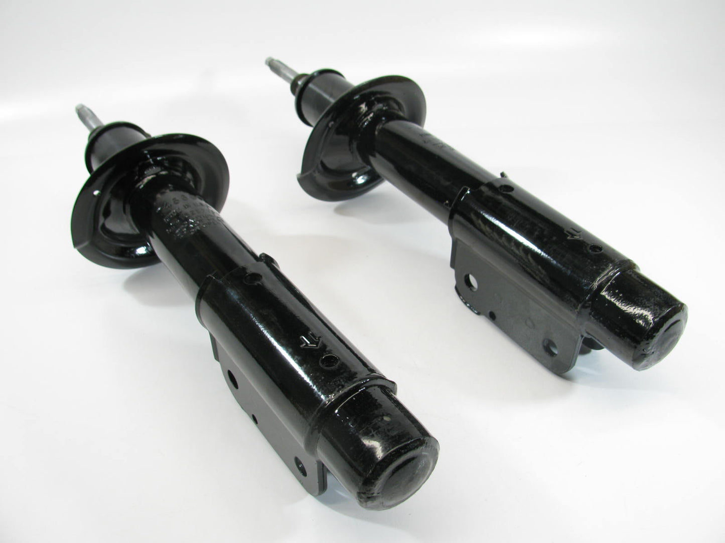 (2) Carquest G67975 Rear Suspension Struts Shocks PAIR 97-98 Malibu & Cutlass