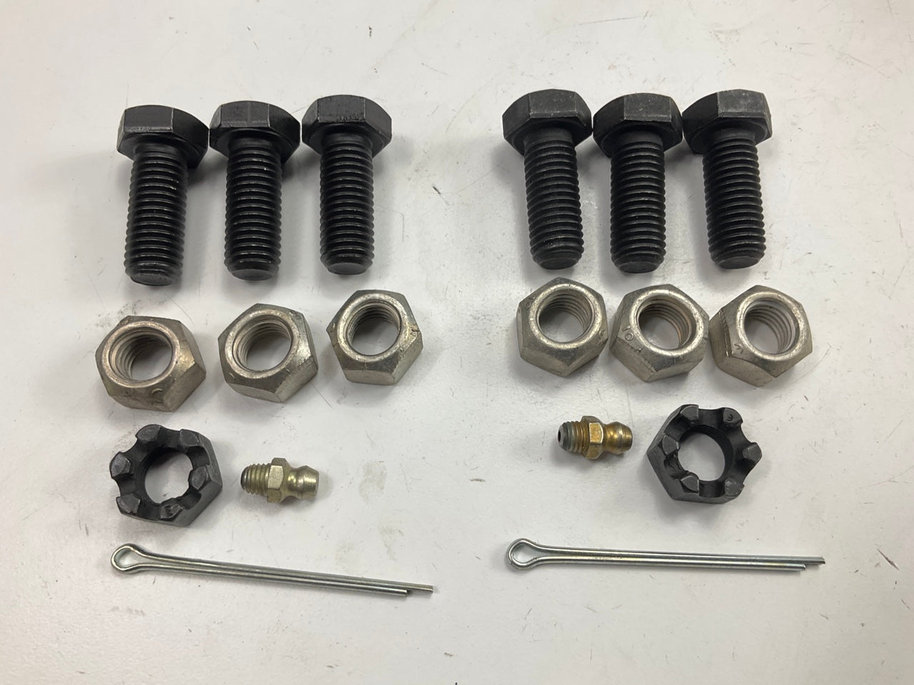 (2) Carquest K5273 Front Lower Ball Joints (By Moog) 1982-2005 Cavalier, Sunfire