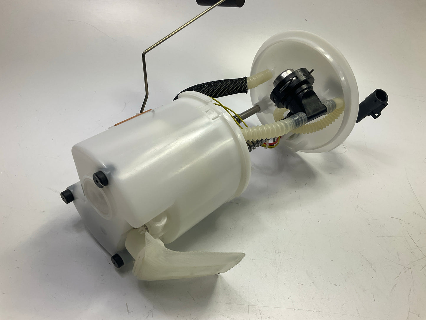 Carquest M2425967 Fuel Pump Module 2001-2004 Ford Escape, Mazda Tribute