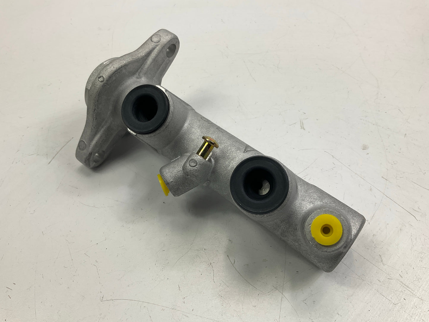 Carquest MCA390351 Brake Master Cylinder For 1996 Toyota RAV4 2.0L