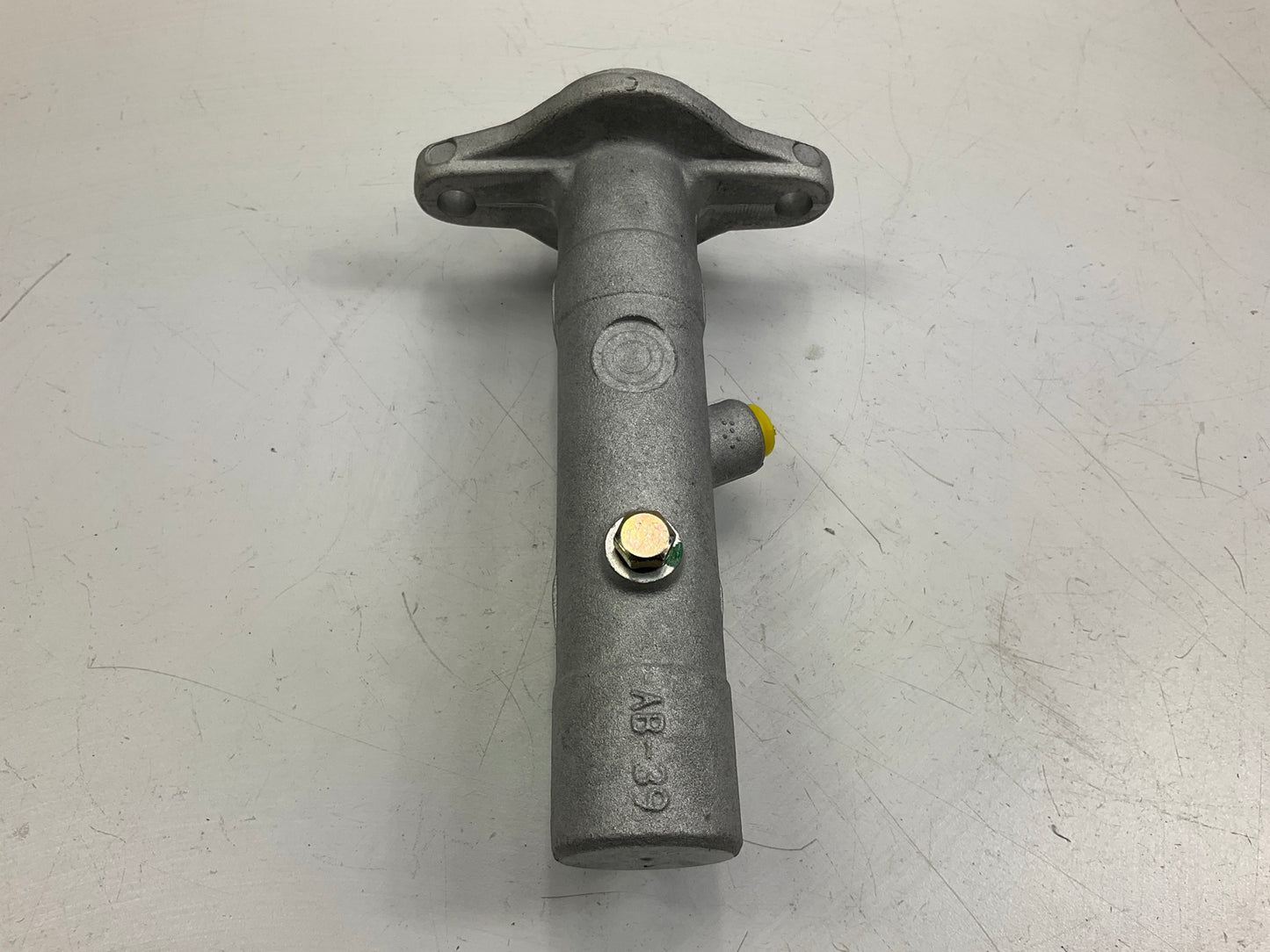 Carquest MCA390351 Brake Master Cylinder For 1996 Toyota RAV4 2.0L