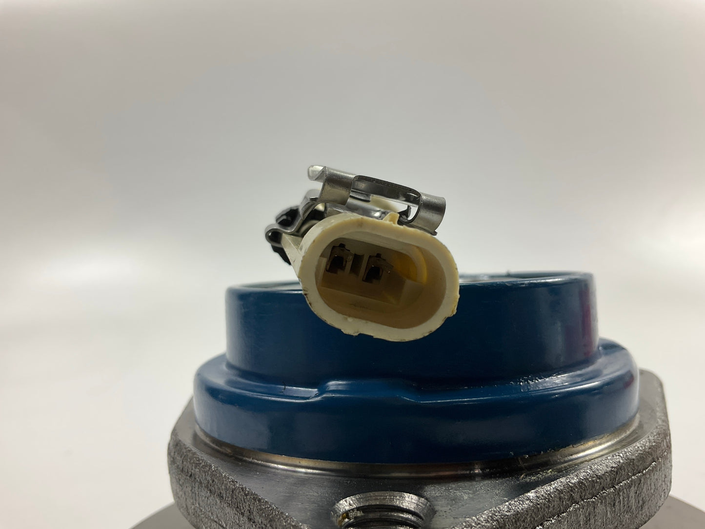 DIFFERENT CONNECTOR DESIGN Carquest R513187 Front Wheel Bearing And Hub Assembly