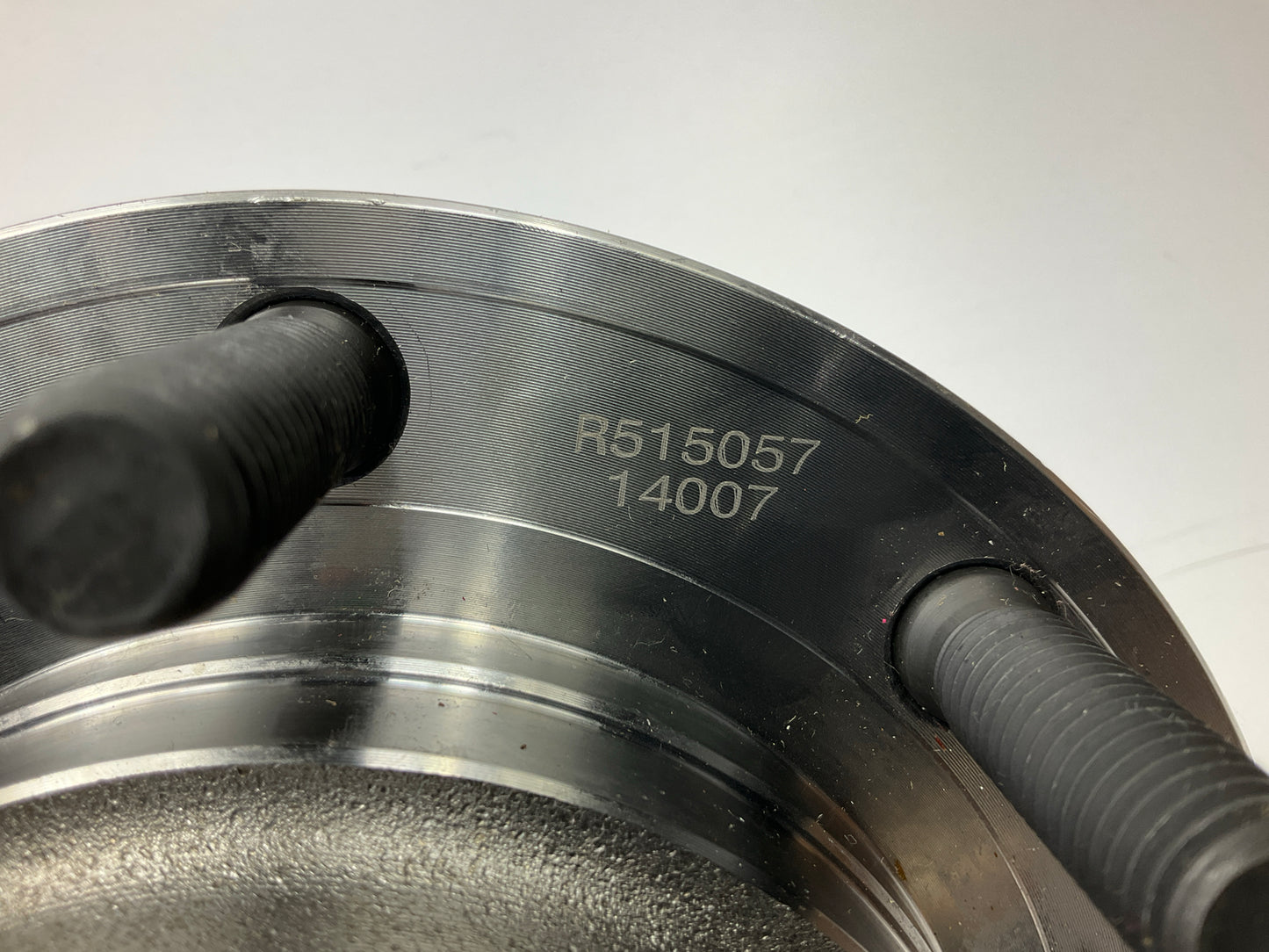 Carquest R515057 Front Wheel Bearing & Hub For 1999-2004 Ford F-350 F-450 4WD
