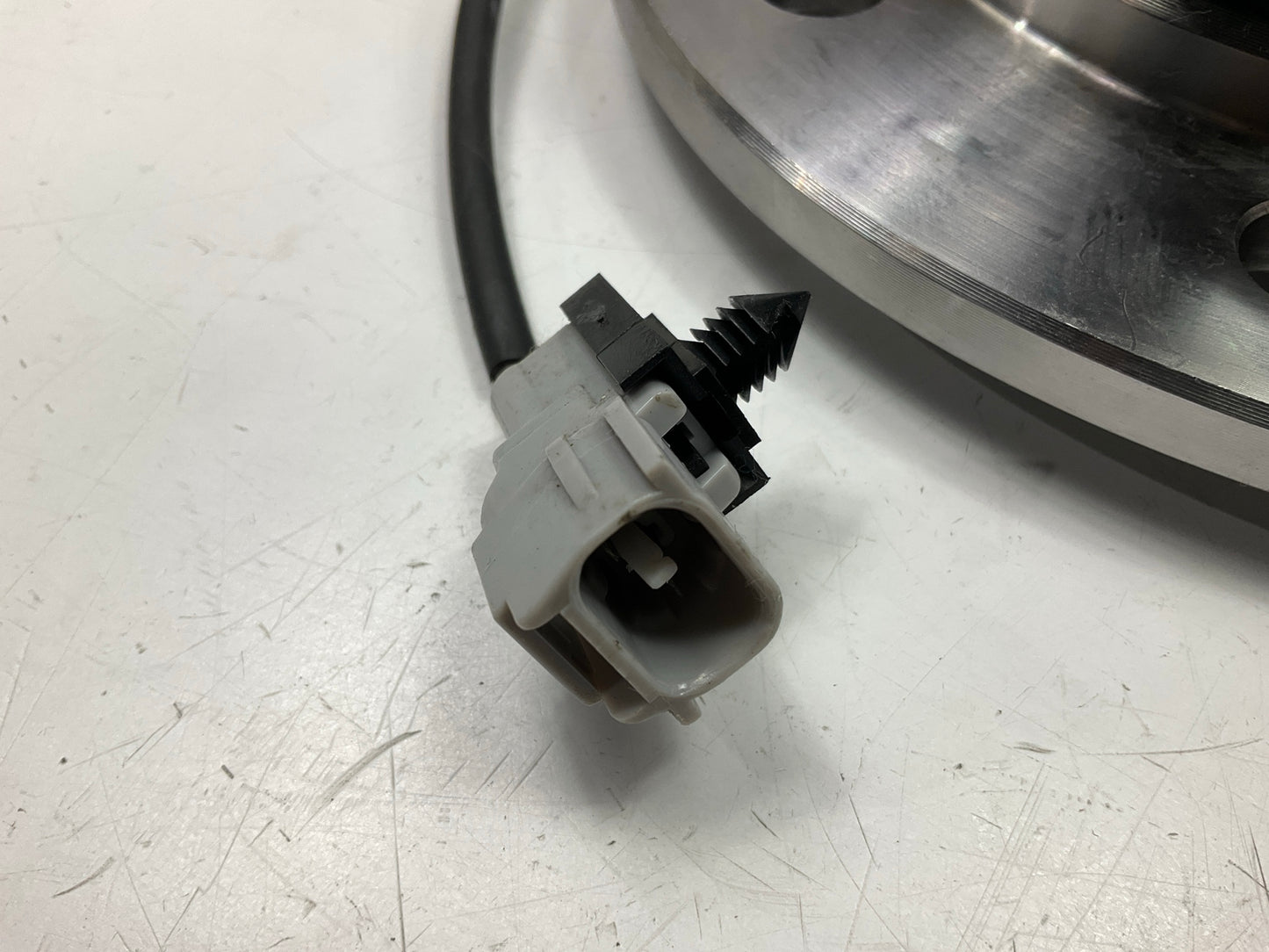 MISSING LUG BOLTS - Carquest R515069 Front Right Wheel Bearing And Hub