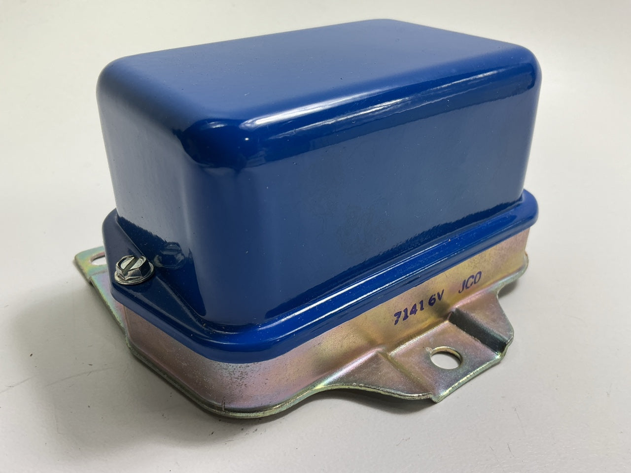 Carquest RAA1007 Voltage Regulator 6 Volts, 3 Terminal - MISSING 3 WASHERS