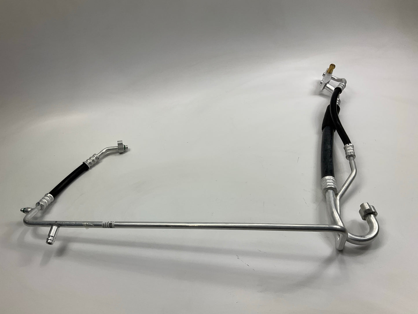 Carquest T56694 A/C Suction Line Hose Assembly 02-05 Explorer, 02-04 Mountaineer