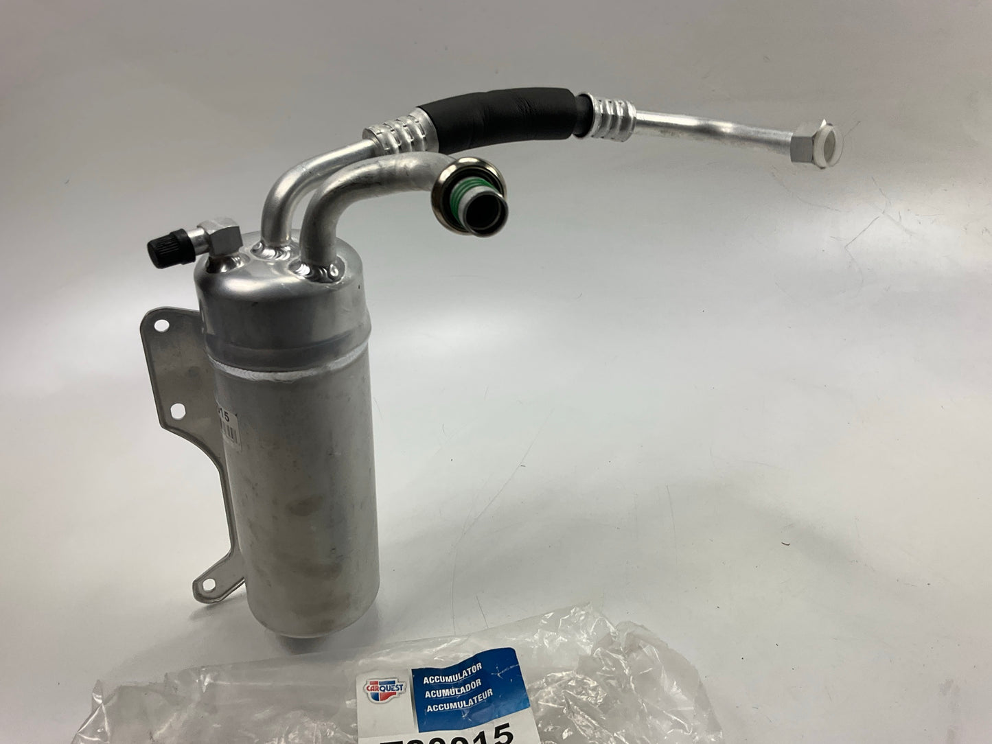 Carquest T83015 A/C Accumulator With Hose Assembly