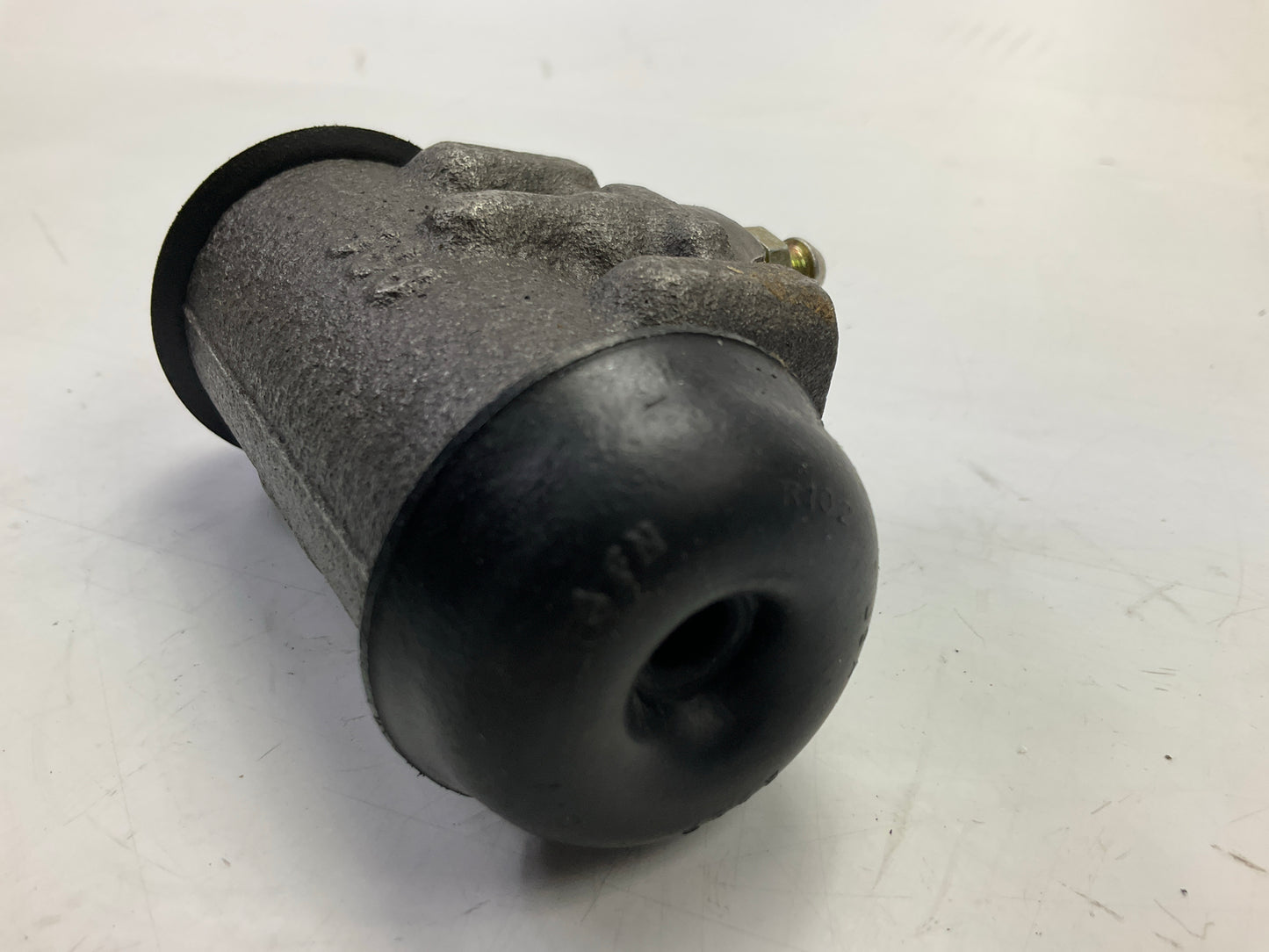 Carquest WCA18985 Rear Right Drum Brake Wheel Cylinder