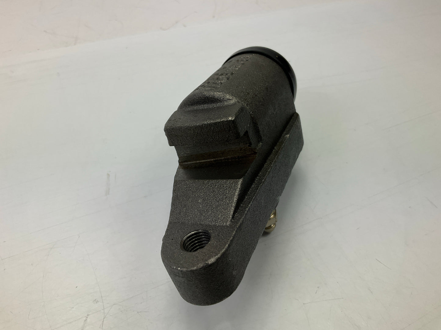 Carquest WCA37168 Front Right Lower Drum Brake Wheel Cylinder