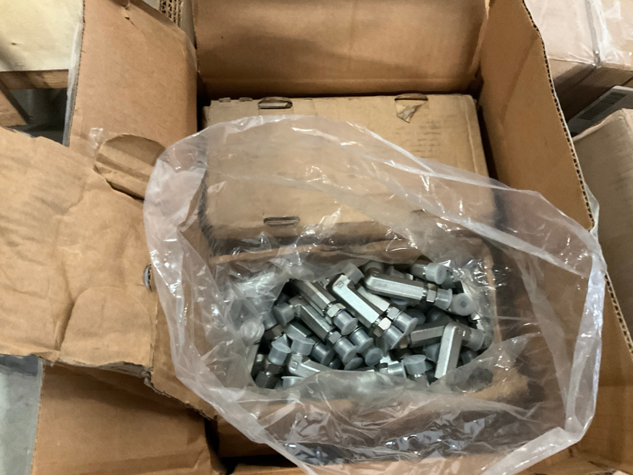 9860 Pcs - Wholesale Pallet Of Mixed Hydraulic Fittings For CAT Equipment 2100lb