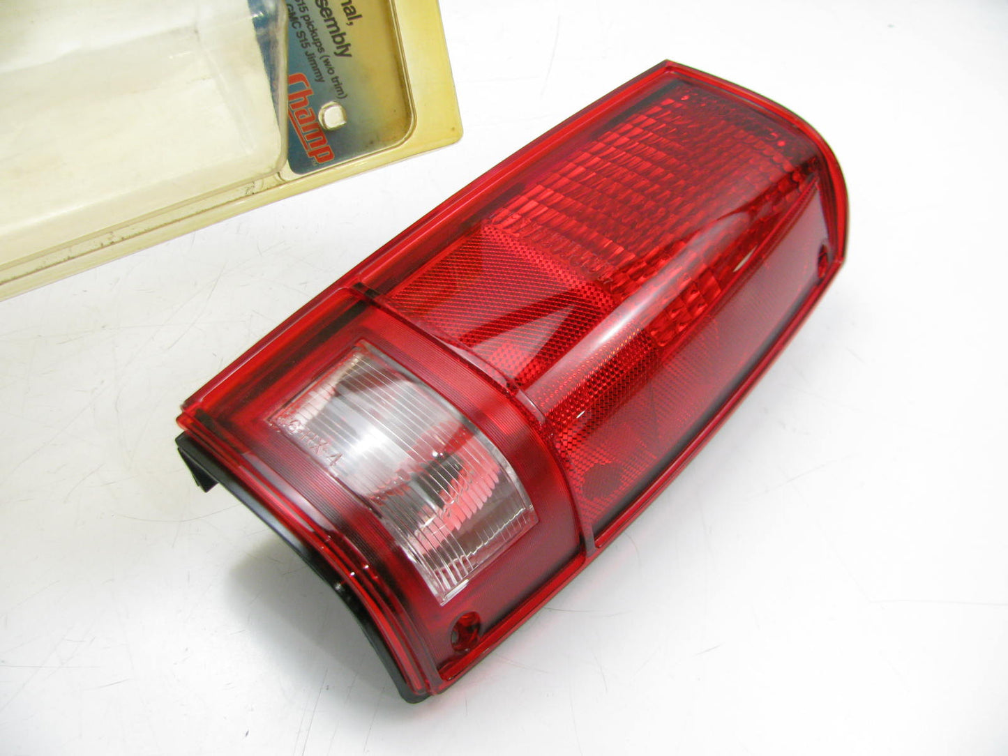 Champ 8-505 RIGHT Tail Light Lamp For 1983-94 S10 Blazer S15 Jimmy