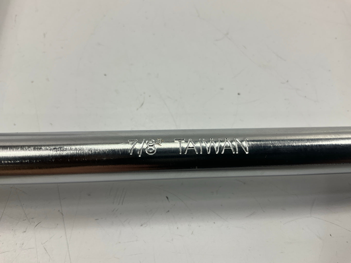 Champ 9-1668 20'' 4-Way Lug Nut Wrench SAE, 11/16'', 3/4'', 13/16'' And 7/8''