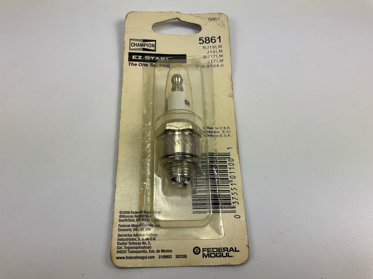 Champion 5861 EZ START Small Engine Spark Plug RJ19LM