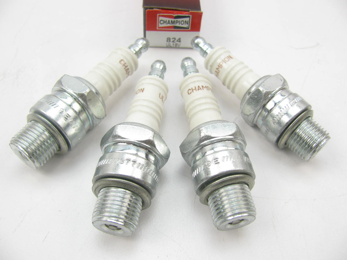 (4) Champion 824 Ignition Spark Plugs - Copper Plus UL18V 2892 SF10