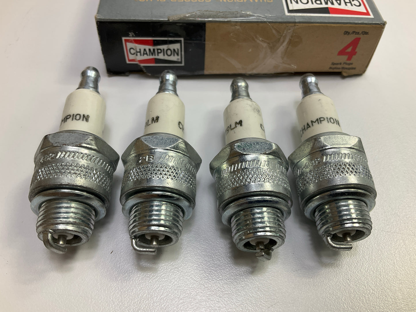 (4) Champion 861 Copper Plus Non-Resistor Spark Plugs - J19LM