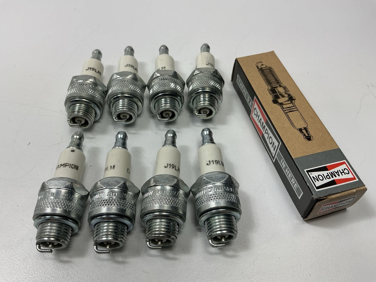 (8) Champion 861 Copper Plus Non-Resistor Spark Plugs - J19LM