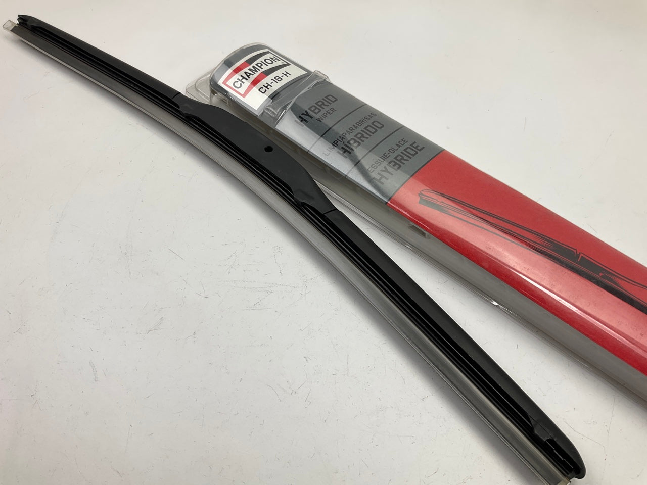 Champion CH-19-H Hybrid Windshield Wiper Blade, 19''