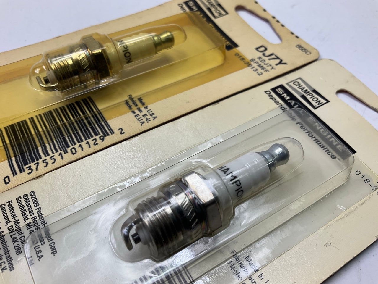 (2) Champion 855 DJ7Y Spark Plug For Small Engines (RDJ7Y, BPM6F, 855C)