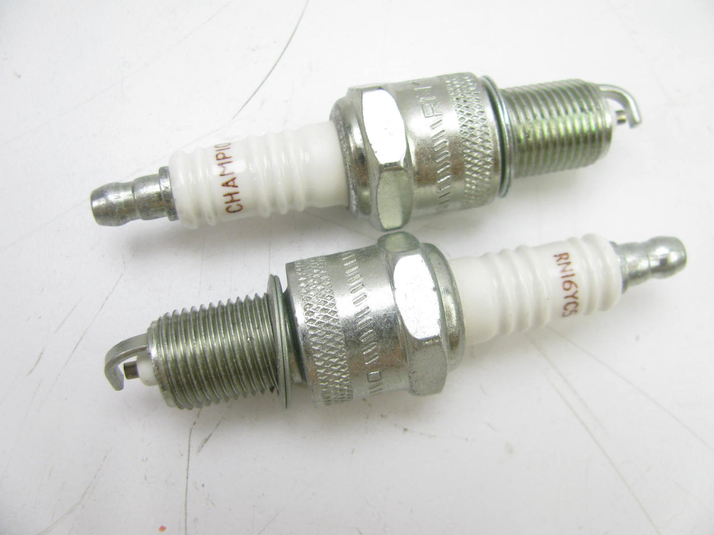 (x8) Spark Plugs Champion Spark Plug RN16YC5