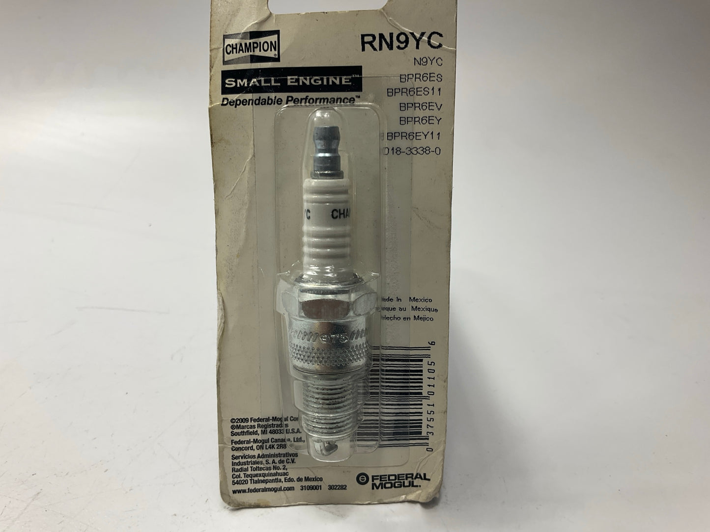 Champion RN9YC Single Spark Plug
