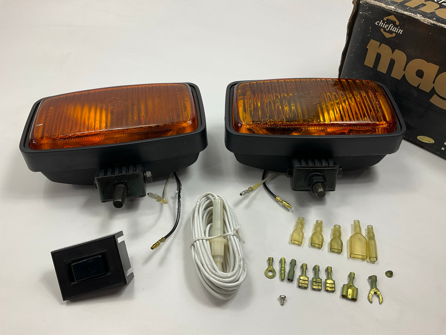 Vintage Chieftain 4-3001-2WS Amber Fog Light Lamp Kit