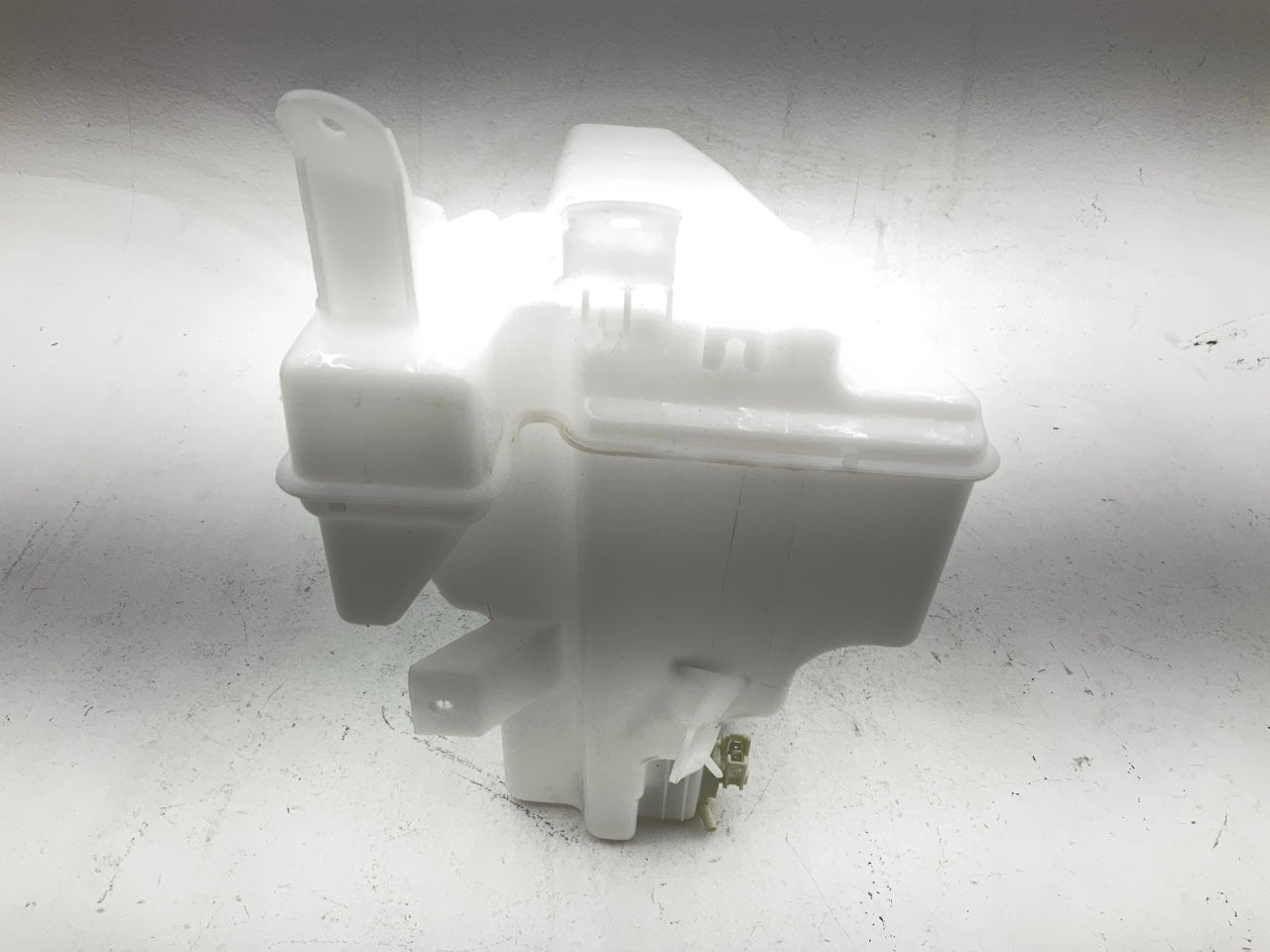 COSMETIC DAMAGE - Chin Lang 38450-65J00 Windshield Washer Bottle Reservoir Tank