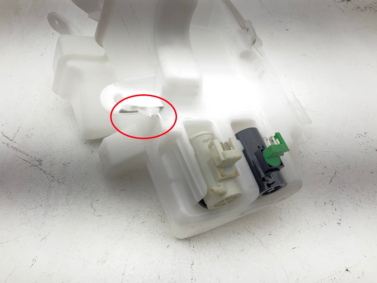 COSMETIC DAMAGE - Chin Lang 38450-65J00 Windshield Washer Bottle Reservoir Tank
