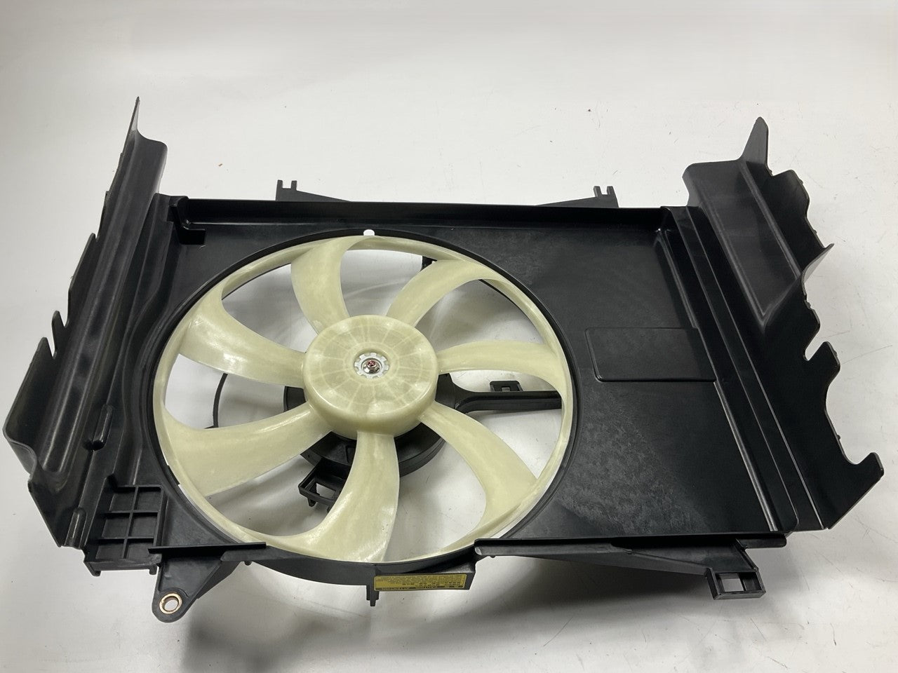 Chin Lang CL-4156J Radiator Fan Motor W/ Shroud For 2014-2015 Mitsubishi Mirage