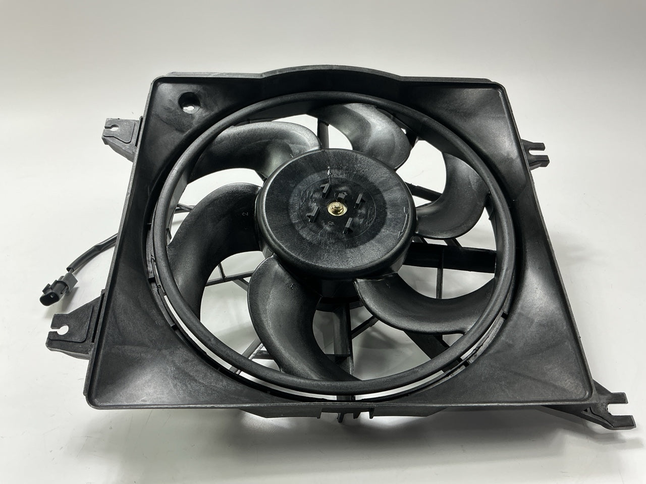 NEW CL-4223 Radiator Cooling Fan Assembly For 1995-1999 Hyundai Accent 1.5L