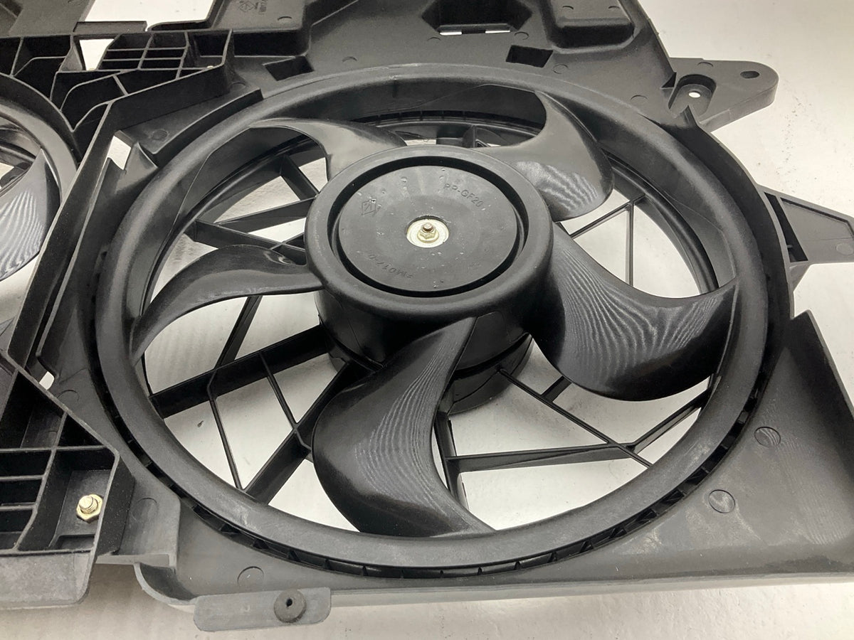 Chin Lang CL-4246B Radiator Dual Fan Assembly - 2001-2004 Ford Escape 3.0L