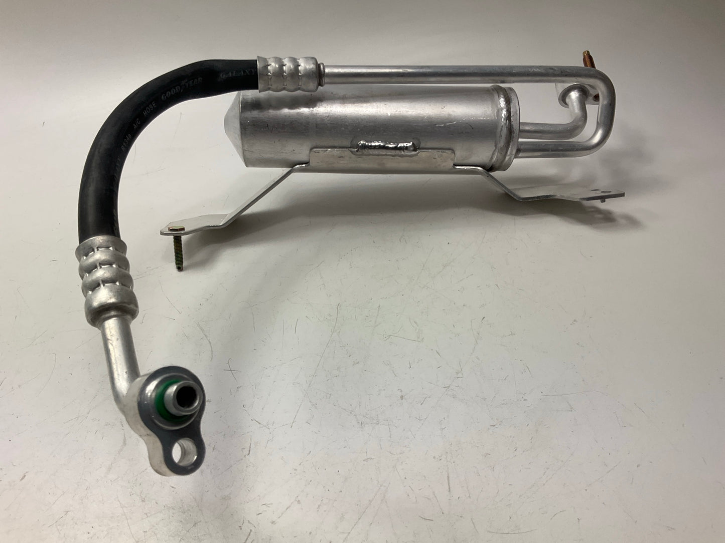 Compressor Works 707028 A/C Accumulator W/ Hose For 2003-2005 Lincoln Aviator