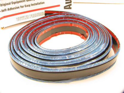 Cowles 33-162 Chevrolet Universal Silverado Black/Chrome 2-1/4'' X 34' Moulding
