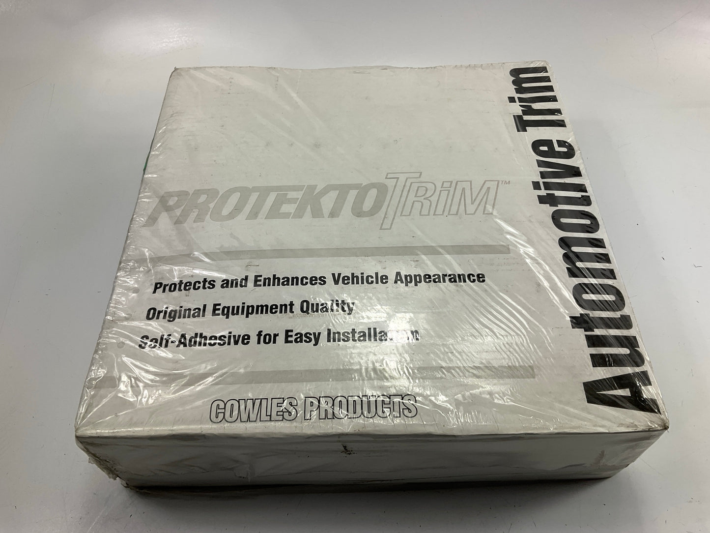 Cowles 38-320 Chevy / GMC Black W/ Chrome Molding 3-7/8'' X 20' Moulding Kit