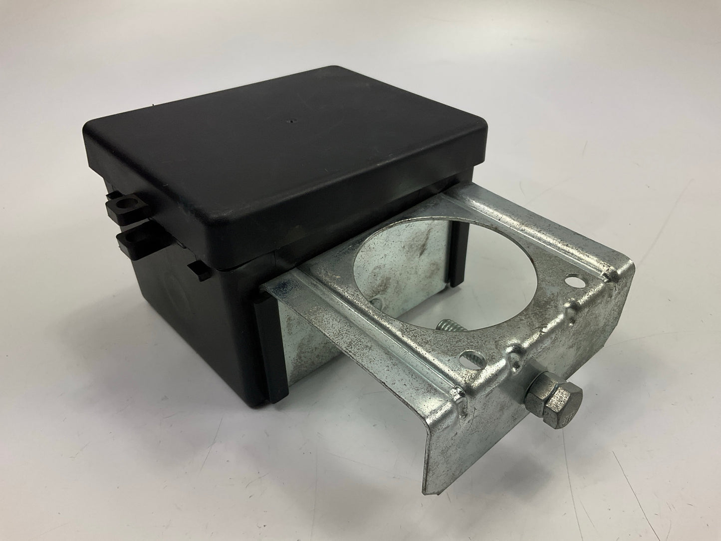 CURT 52029 5'' X 3-1/4'' X 3-7/8'' Lockable Breakaway Battery Case, Metal Bracket