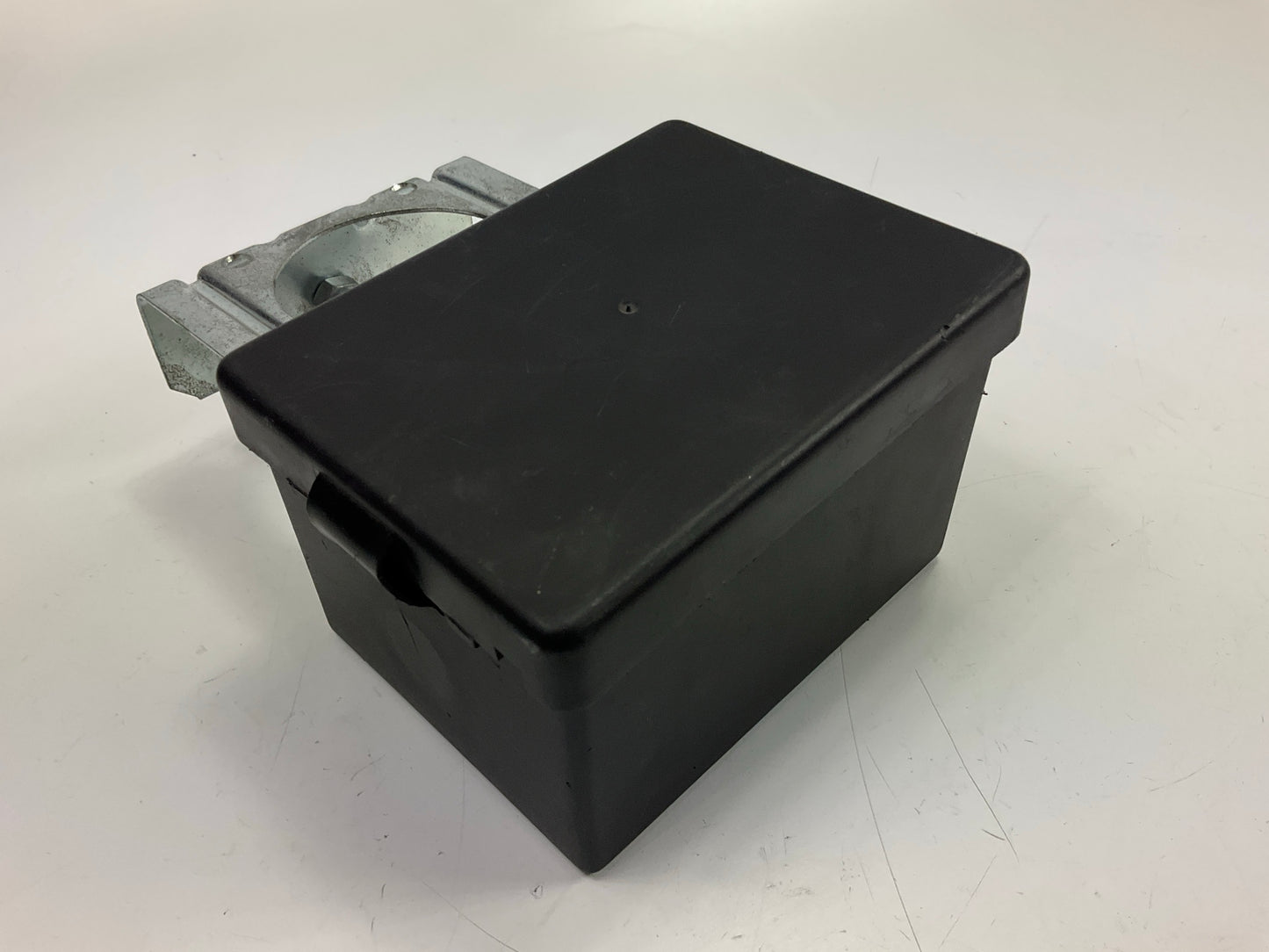 CURT 52029 5'' X 3-1/4'' X 3-7/8'' Lockable Breakaway Battery Case, Metal Bracket