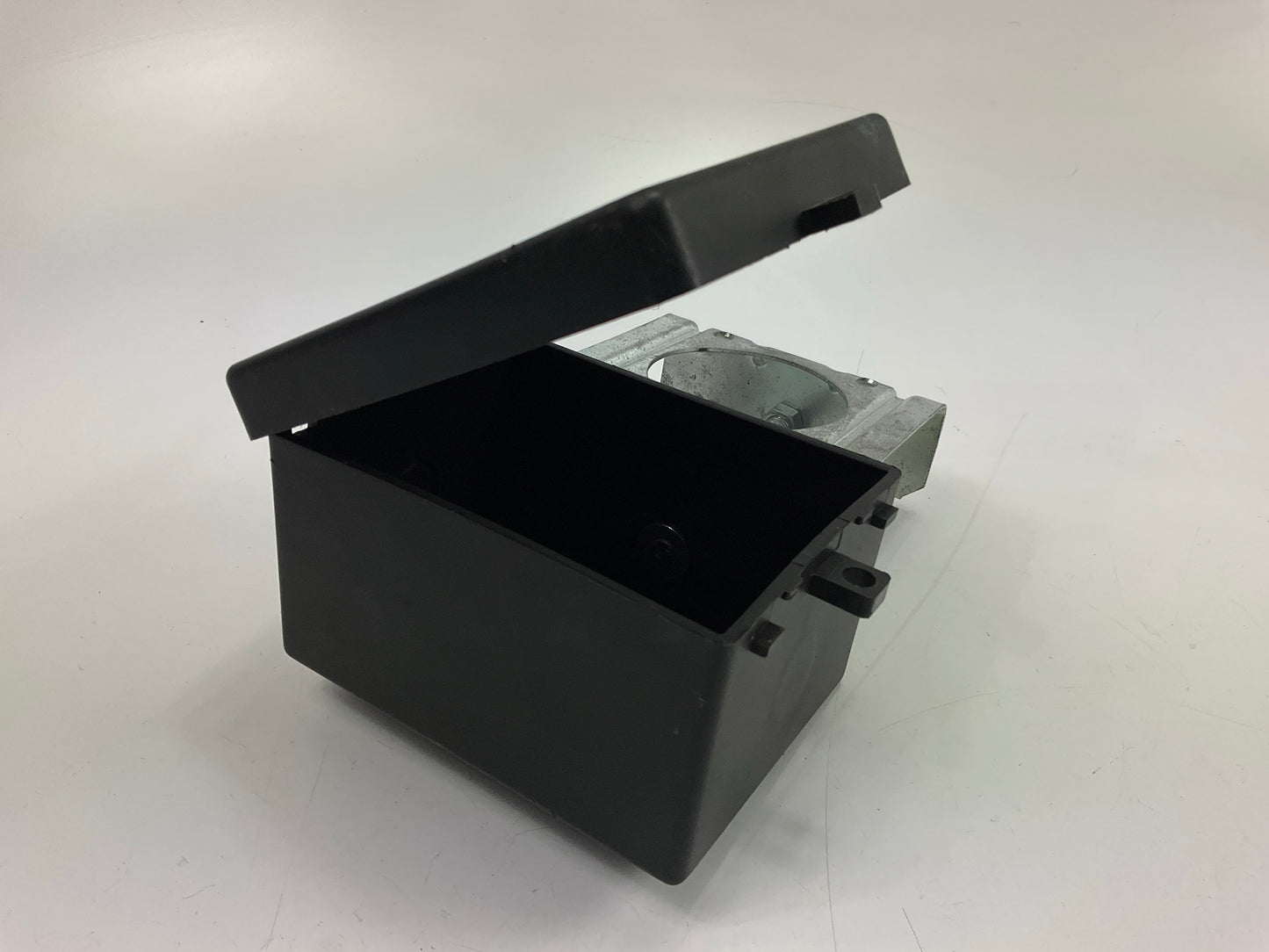 CURT 52029 5'' X 3-1/4'' X 3-7/8'' Lockable Breakaway Battery Case, Metal Bracket