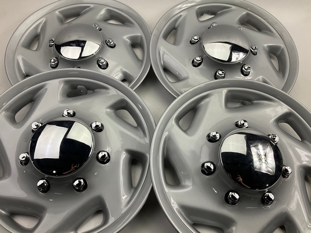 SCRATCHED - Custom Accessories 81703 UNIVERSAL Truck / SUV 16'' Wheel Cover Set