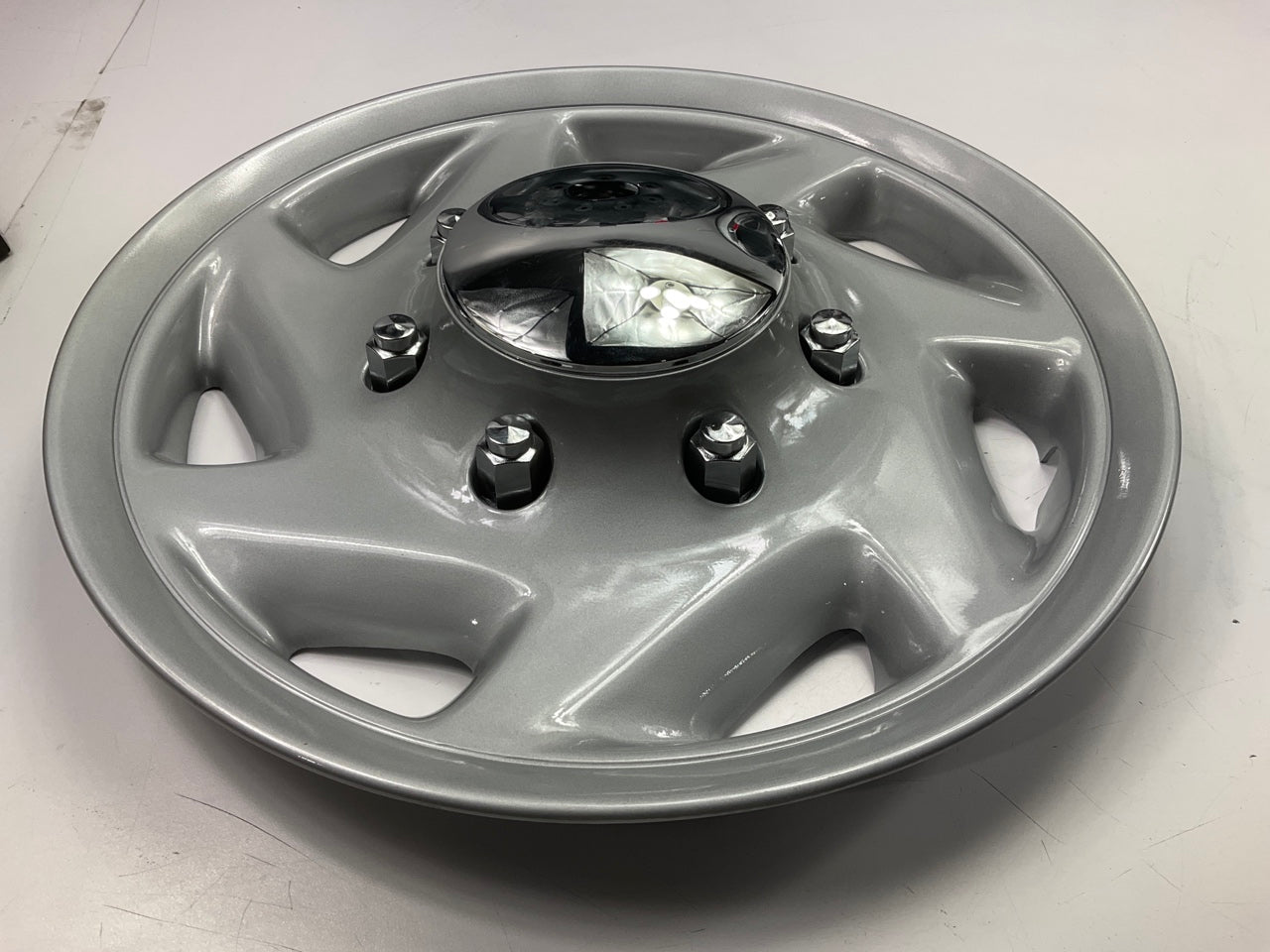 SCRATCHED - Custom Accessories 81703 UNIVERSAL Truck / SUV 16'' Wheel Cover Set